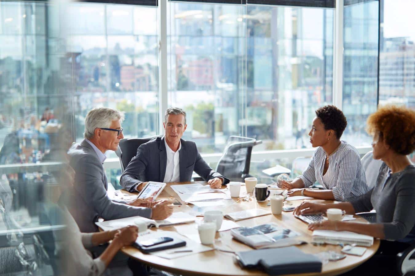 equipe travaillant sur projet rd